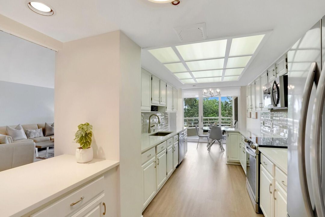 Eat-In Kitchen