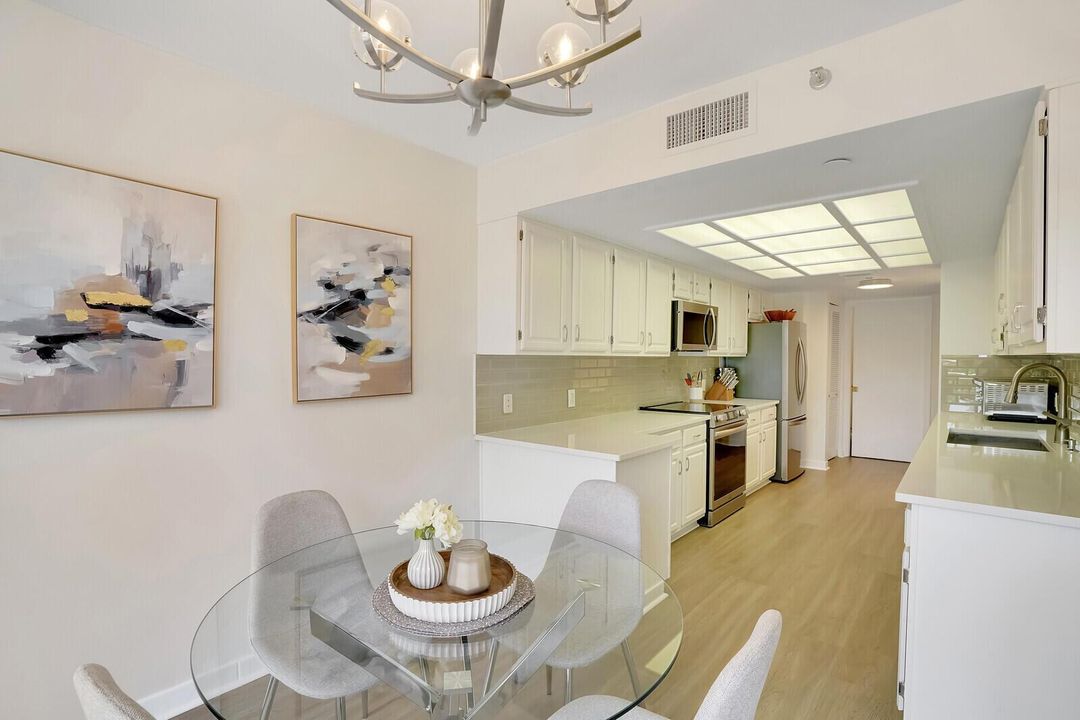 Eat-In Kitchen