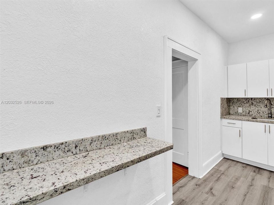 For Sale: $199,000 (0 beds, 1 baths, 351 Square Feet)