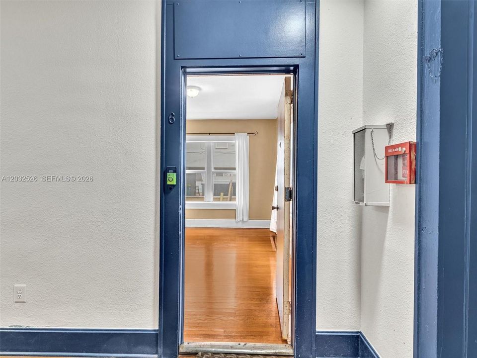 For Sale: $199,000 (0 beds, 1 baths, 351 Square Feet)