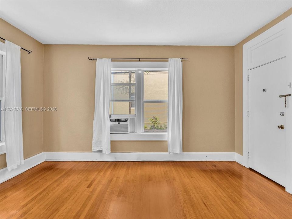 For Sale: $199,000 (0 beds, 1 baths, 351 Square Feet)