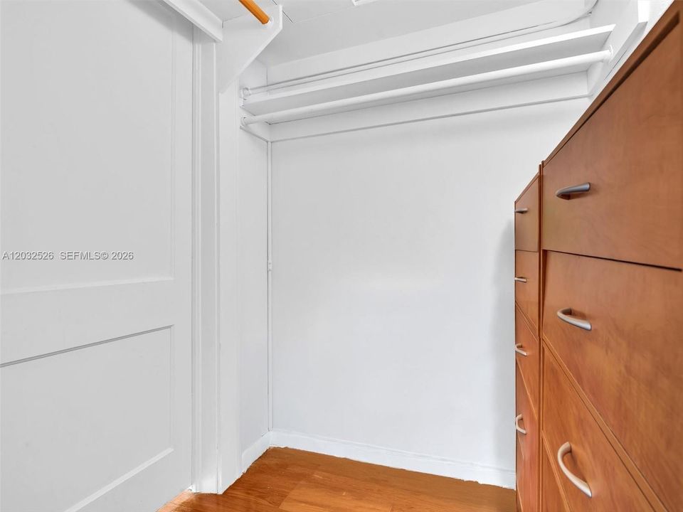 For Sale: $199,000 (0 beds, 1 baths, 351 Square Feet)