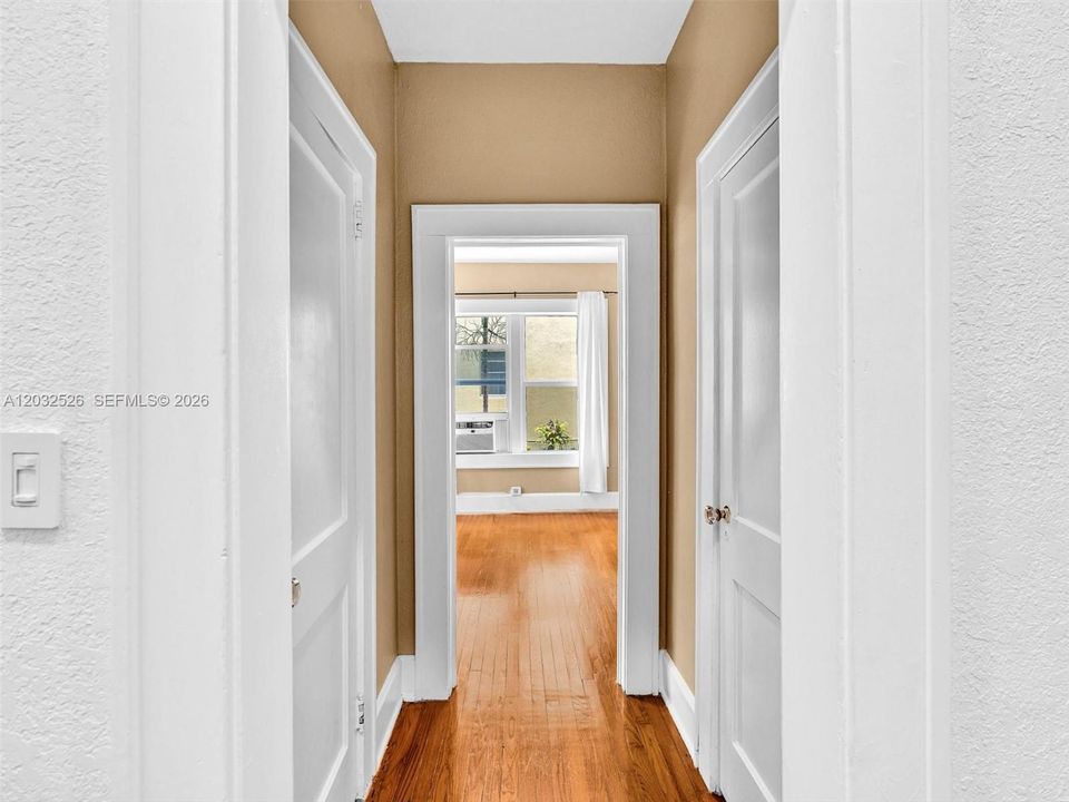 For Sale: $199,000 (0 beds, 1 baths, 351 Square Feet)