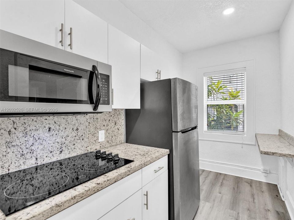 For Sale: $199,000 (0 beds, 1 baths, 351 Square Feet)