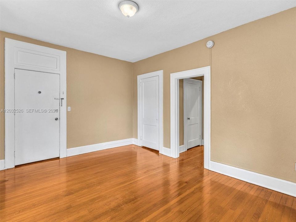 For Sale: $199,000 (0 beds, 1 baths, 351 Square Feet)