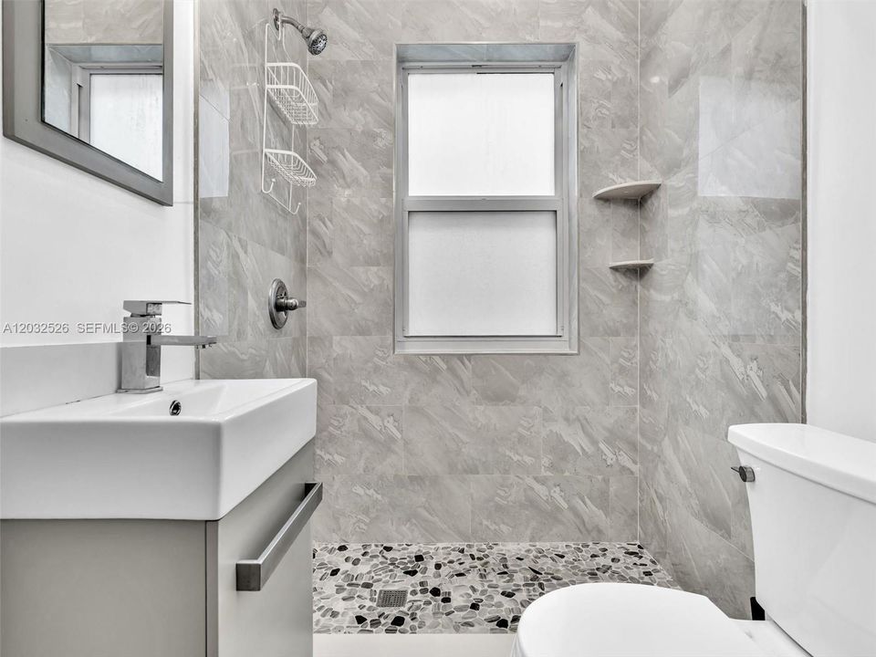 For Sale: $199,000 (0 beds, 1 baths, 351 Square Feet)