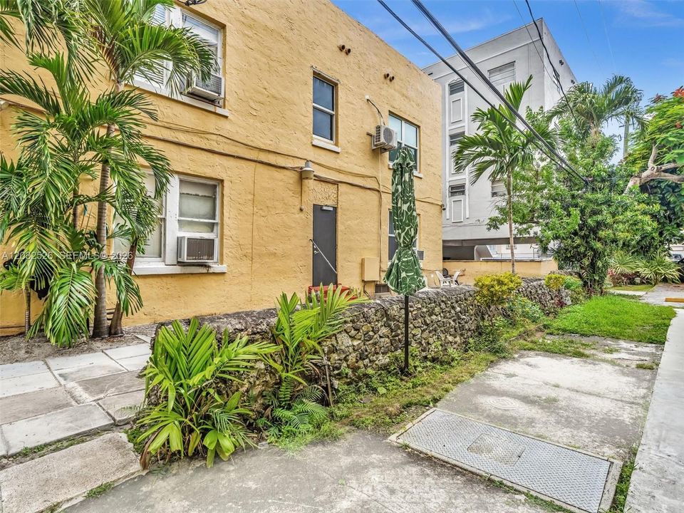 For Sale: $199,000 (0 beds, 1 baths, 351 Square Feet)