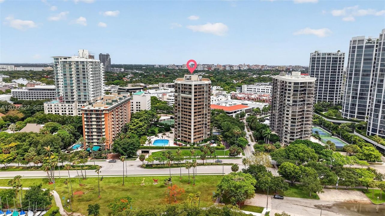 For Sale: $1,200,000 (2 beds, 2 baths, 1172 Square Feet)