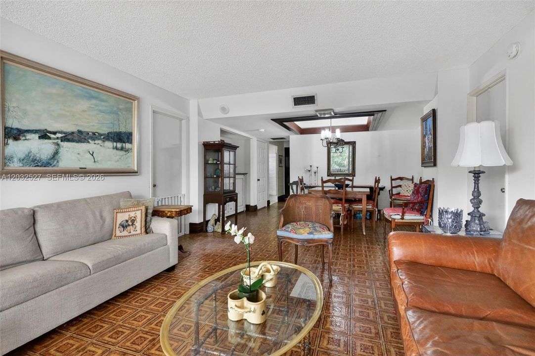 For Sale: $1,200,000 (2 beds, 2 baths, 1172 Square Feet)