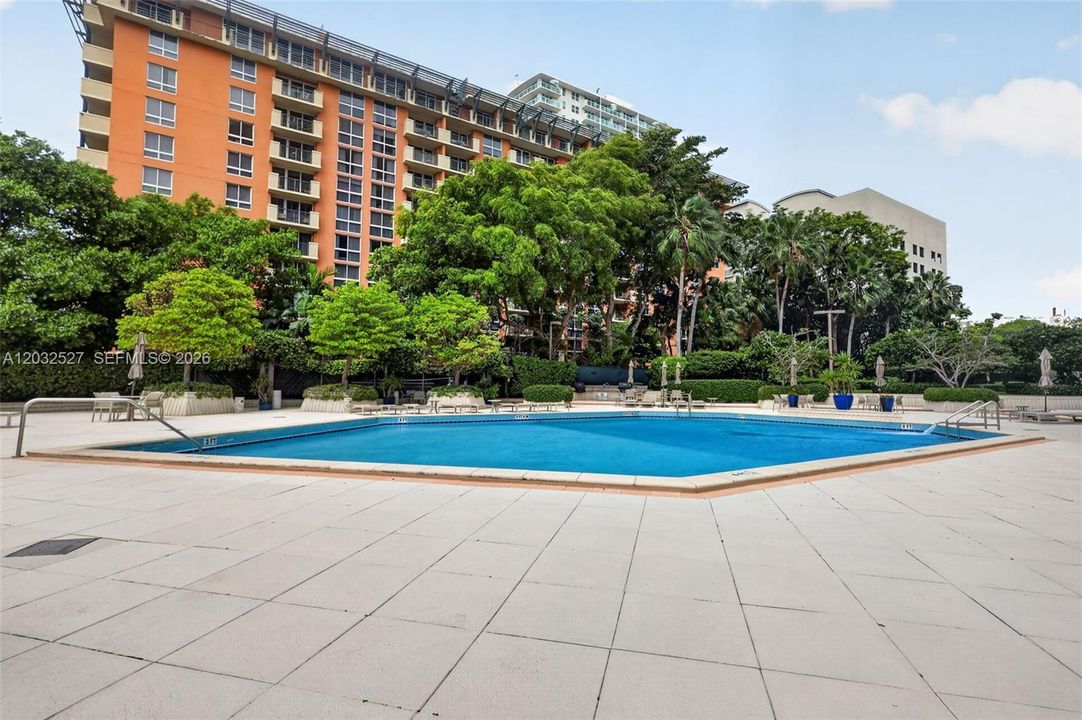 For Sale: $1,200,000 (2 beds, 2 baths, 1172 Square Feet)
