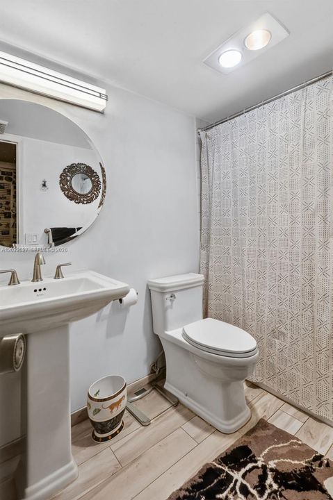 For Sale: $1,200,000 (2 beds, 2 baths, 1172 Square Feet)