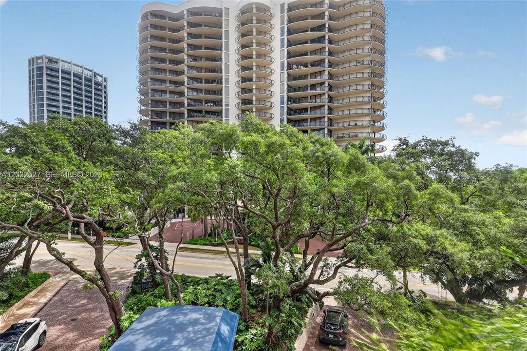 For Sale: $1,200,000 (2 beds, 2 baths, 1172 Square Feet)