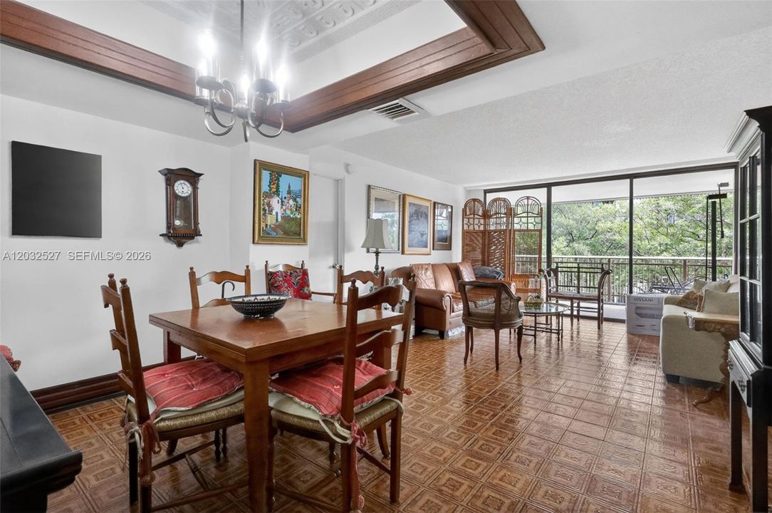 For Sale: $1,200,000 (2 beds, 2 baths, 1172 Square Feet)