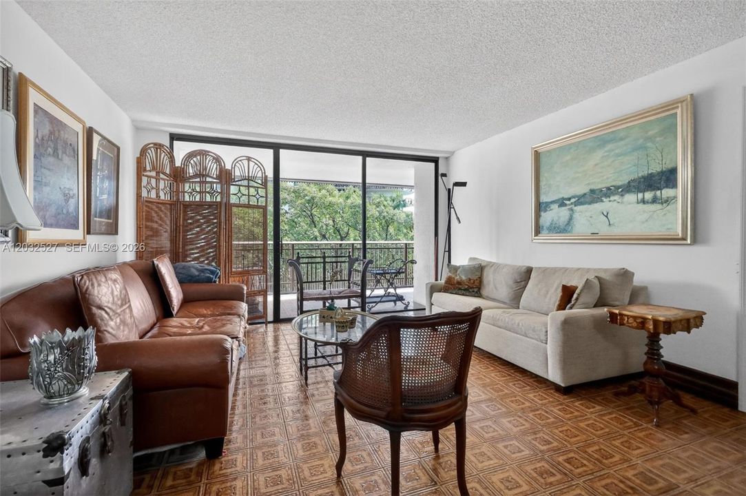 For Sale: $1,200,000 (2 beds, 2 baths, 1172 Square Feet)