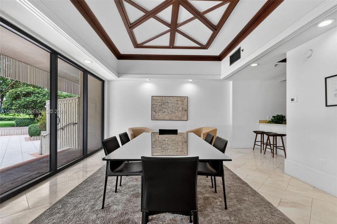 For Sale: $1,200,000 (2 beds, 2 baths, 1172 Square Feet)