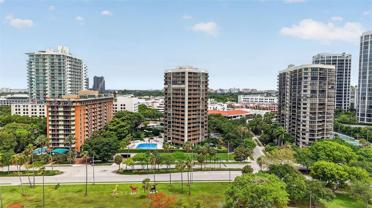 For Sale: $1,200,000 (2 beds, 2 baths, 1172 Square Feet)