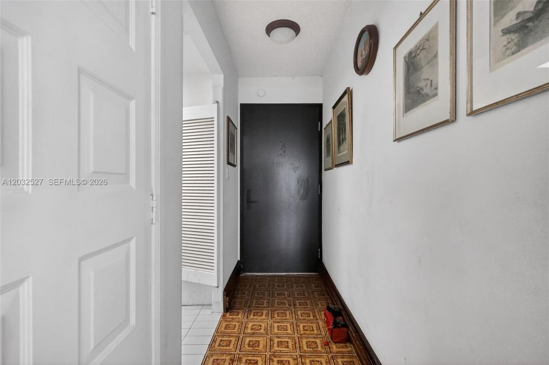 For Sale: $1,200,000 (2 beds, 2 baths, 1172 Square Feet)