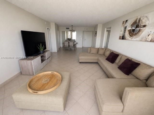 For Sale: $249,000 (2 beds, 2 baths, 1092 Square Feet)