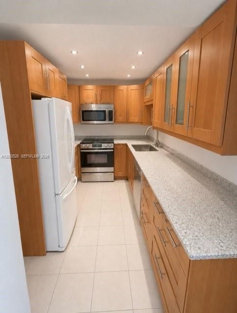 For Sale: $249,000 (2 beds, 2 baths, 1092 Square Feet)