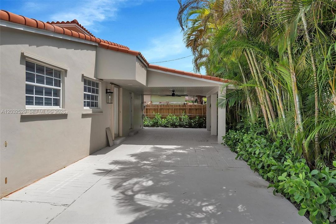 For Rent: $2,950 (2 beds, 2 baths, 1100 Square Feet)