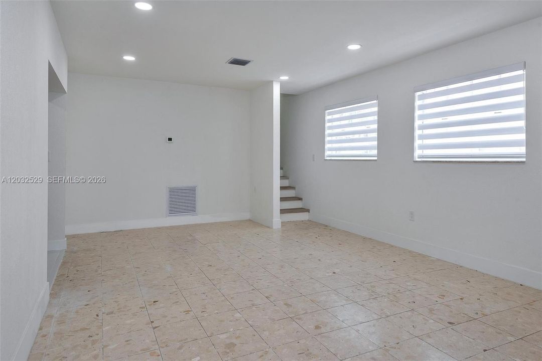 For Rent: $2,950 (2 beds, 2 baths, 1100 Square Feet)