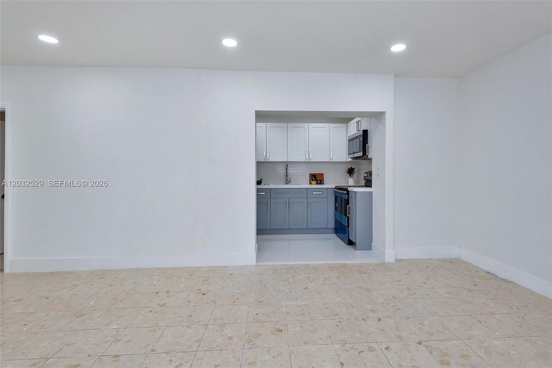 For Rent: $2,950 (2 beds, 2 baths, 1100 Square Feet)