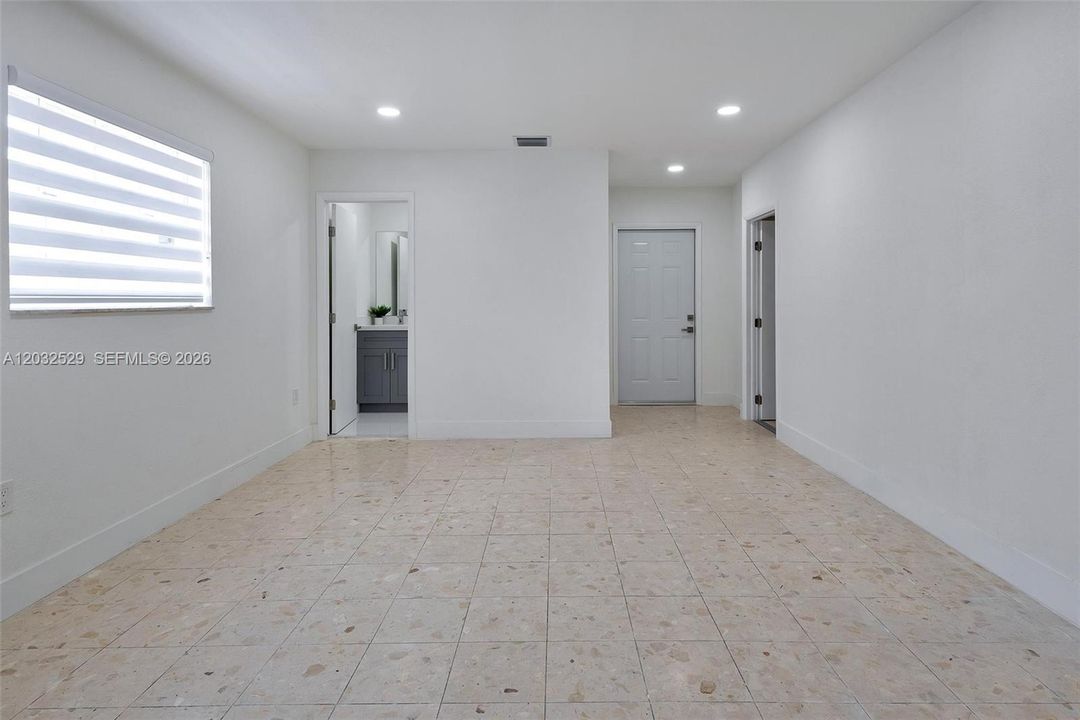 For Rent: $2,950 (2 beds, 2 baths, 1100 Square Feet)