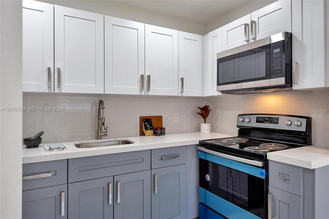 For Rent: $2,950 (2 beds, 2 baths, 1100 Square Feet)