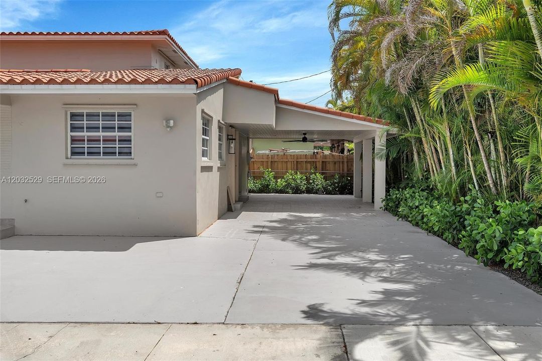 For Rent: $2,950 (2 beds, 2 baths, 1100 Square Feet)