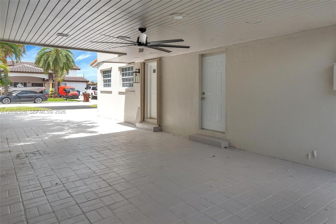 For Rent: $2,950 (2 beds, 2 baths, 1100 Square Feet)