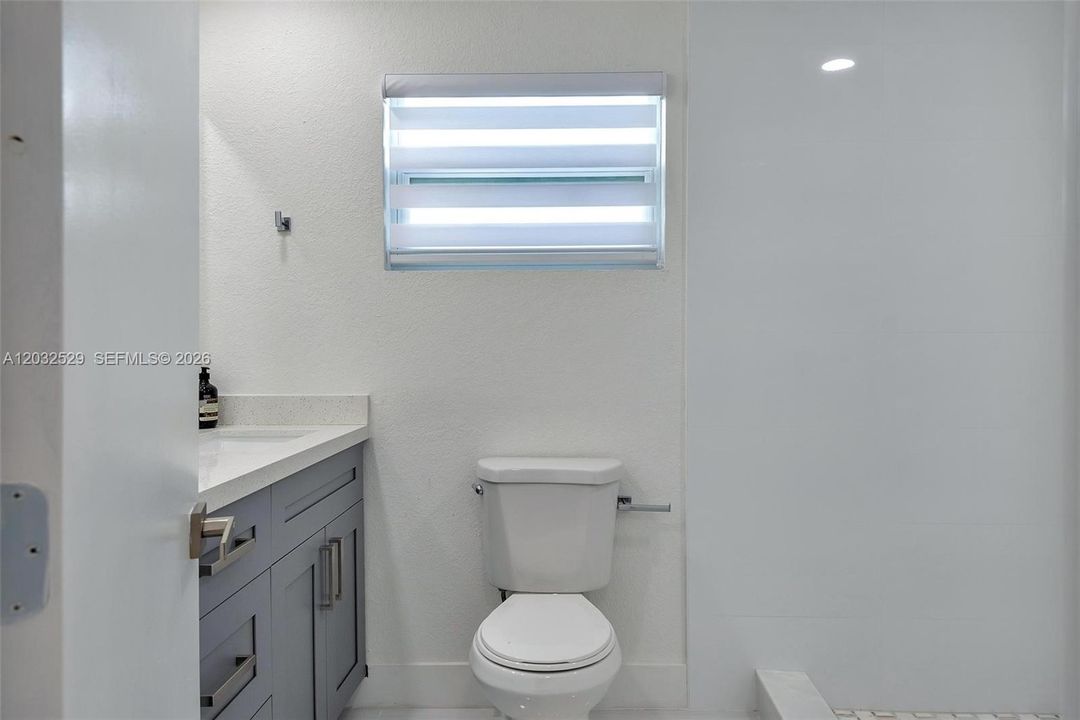 For Rent: $2,950 (2 beds, 2 baths, 1100 Square Feet)