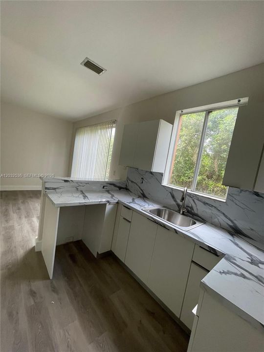En Renta: $2,150 (3 camas, 3 baños, 1423 Pies cuadrados)
