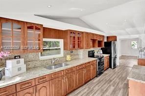 For Rent: $4,999 (5 beds, 3 baths, 2128 Square Feet)