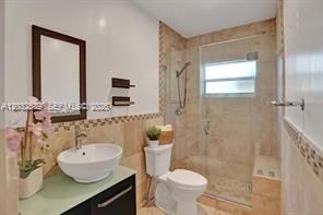 For Rent: $4,999 (5 beds, 3 baths, 2128 Square Feet)
