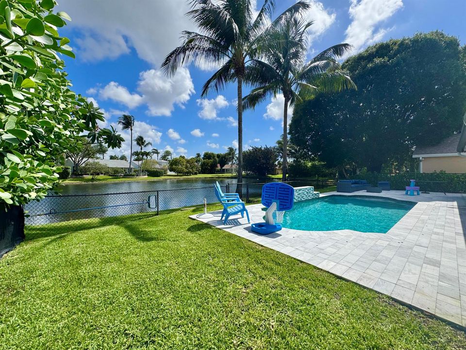 Great Area for Entertaining!