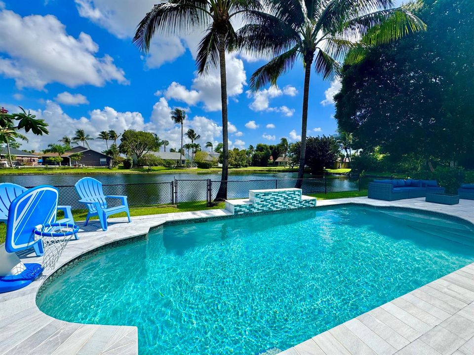 Enjoy the Pool and Lake Views!
