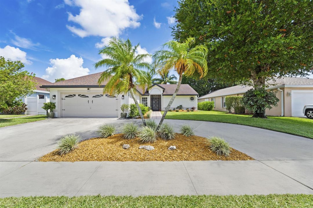 Circular Driveway!