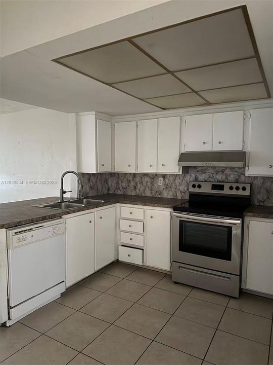 For Rent: $2,350 (2 beds, 2 baths, 3182 Square Feet)