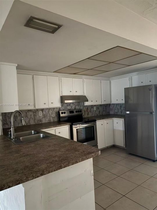 For Rent: $2,350 (2 beds, 2 baths, 3182 Square Feet)