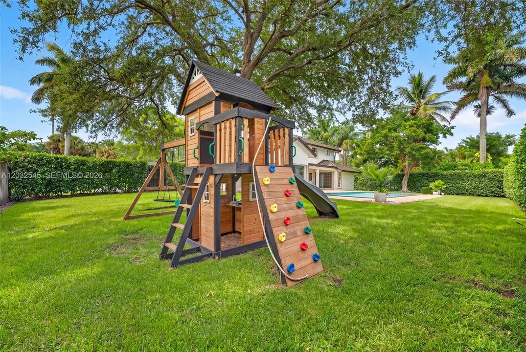 For Rent: $8,450 (4 beds, 3 baths, 3115 Square Feet)