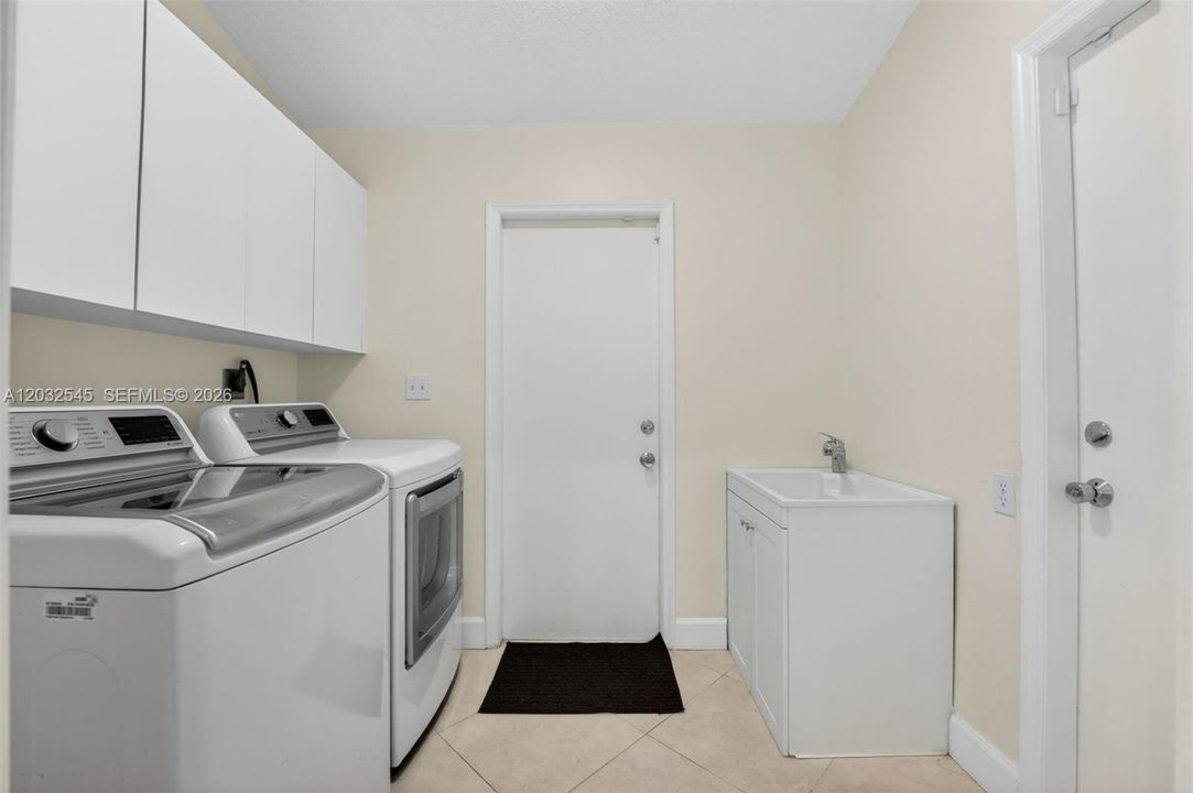 For Rent: $8,450 (4 beds, 3 baths, 3115 Square Feet)