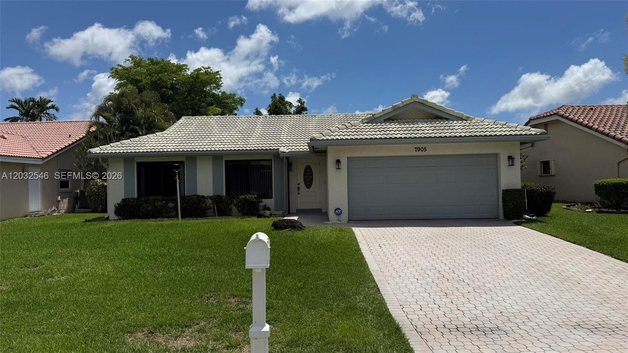 For Sale: $484,900 (2 beds, 2 baths, 1808 Square Feet)