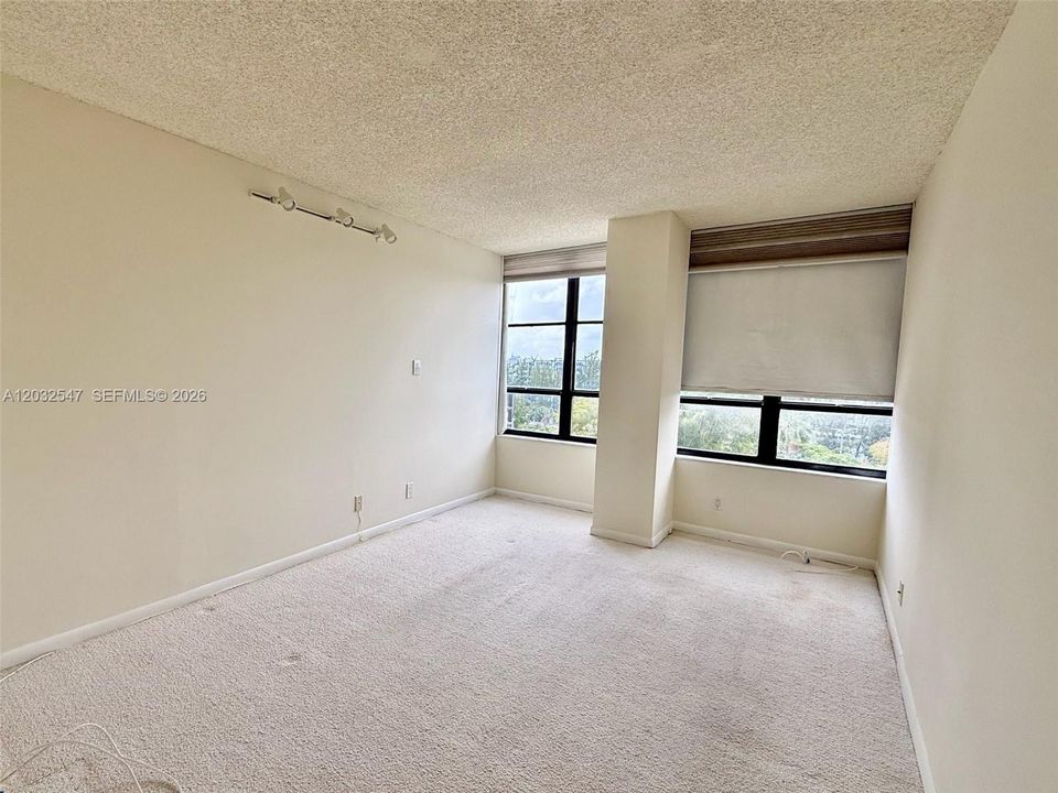 For Sale: $250,000 (2 beds, 2 baths, 1400 Square Feet)