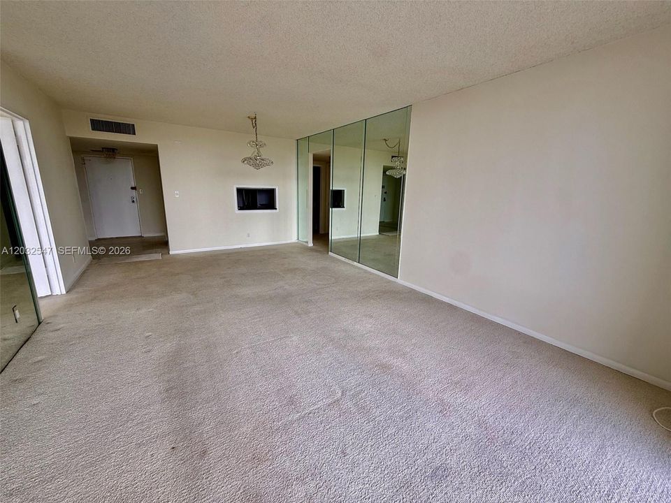For Sale: $250,000 (2 beds, 2 baths, 1400 Square Feet)