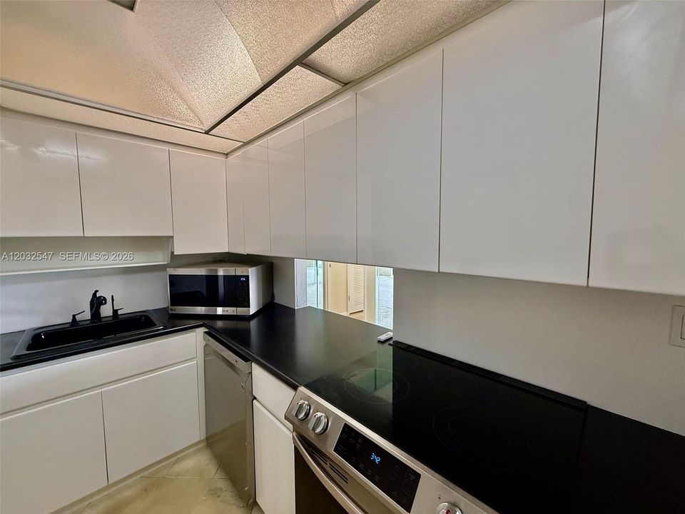 For Sale: $250,000 (2 beds, 2 baths, 1400 Square Feet)