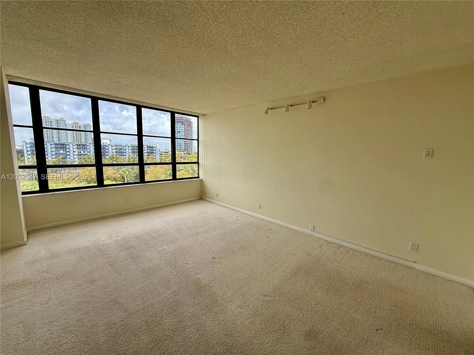 For Sale: $250,000 (2 beds, 2 baths, 1400 Square Feet)