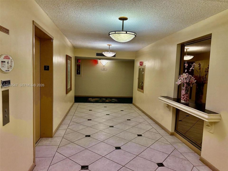 For Sale: $250,000 (2 beds, 2 baths, 1400 Square Feet)