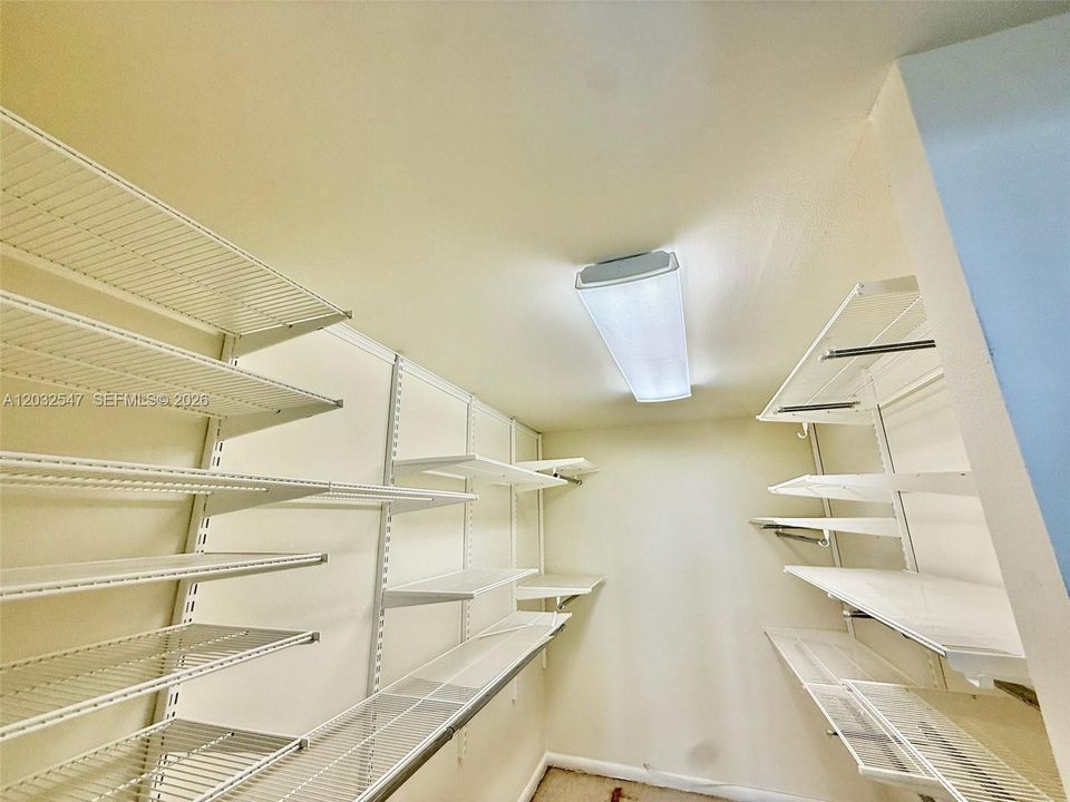 For Sale: $250,000 (2 beds, 2 baths, 1400 Square Feet)