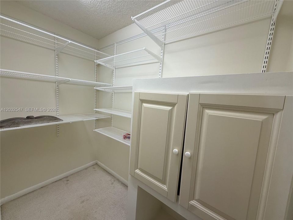 For Sale: $250,000 (2 beds, 2 baths, 1400 Square Feet)