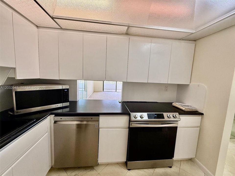 For Sale: $250,000 (2 beds, 2 baths, 1400 Square Feet)